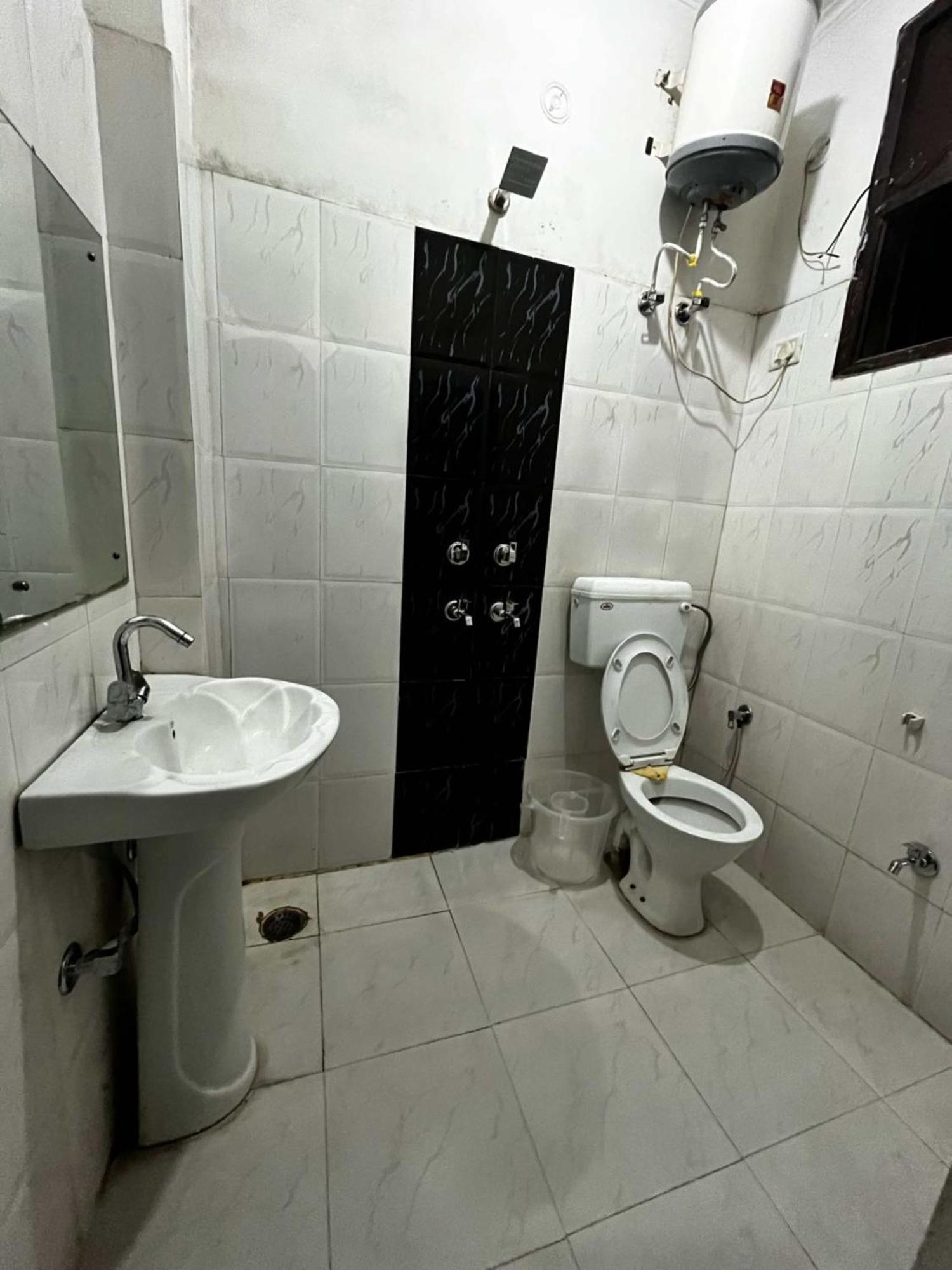 Hotel Vinayak Nainital Near Mall Road Lake View Room Eksteriør billede